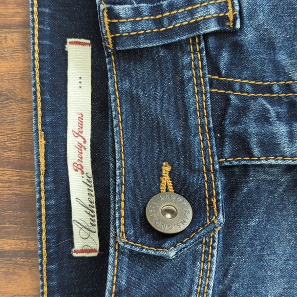 Shorts - Picture 2 of 4